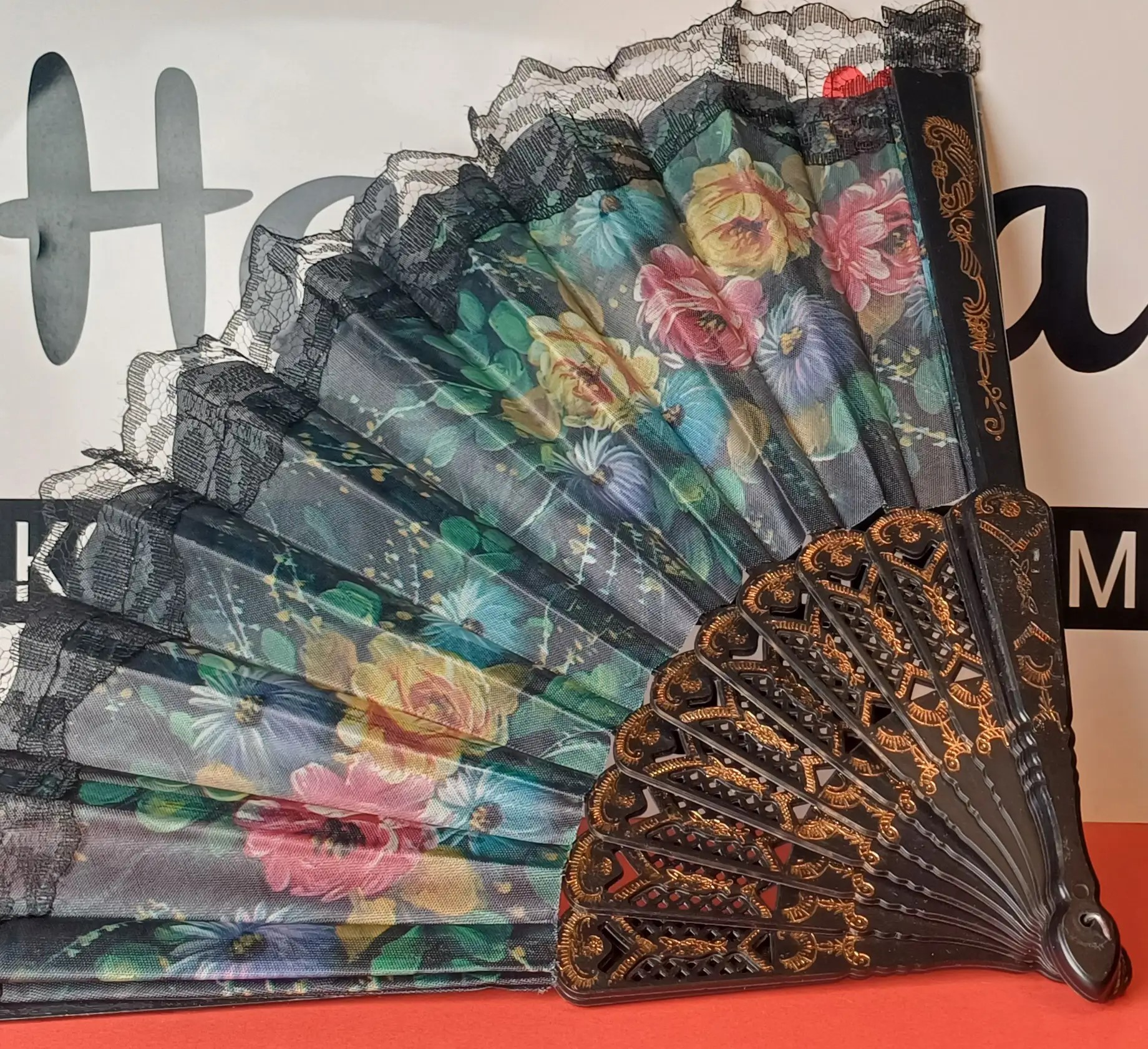 картинка Ажурный веер с цветами в ассортименте от магазина Одежда+