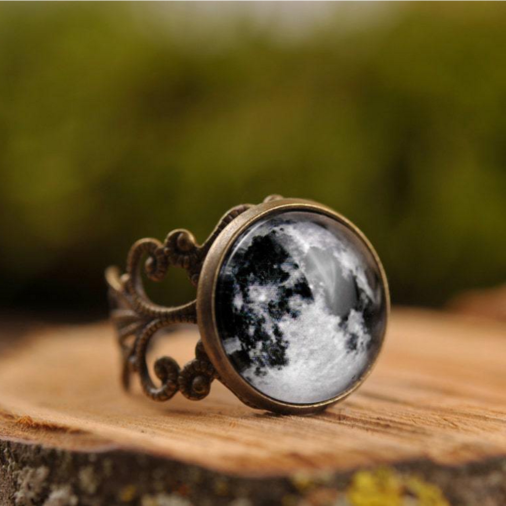 картинка Готическое кольцо «Колдовство» от магазина Одежда+