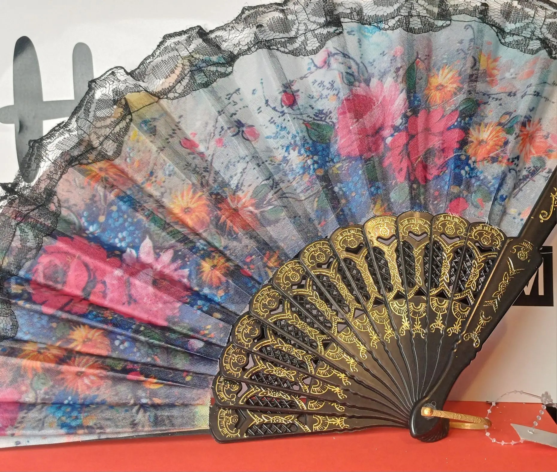 картинка Ажурный веер с цветами в ассортименте от магазина Одежда+