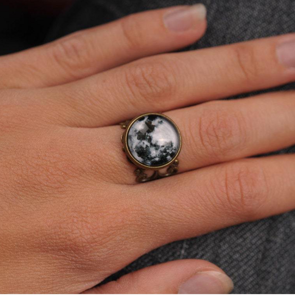 картинка Готическое кольцо «Колдовство» от магазина Одежда+