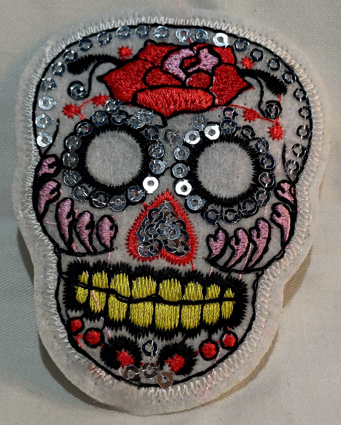 картинка Значок «Череп» в ассортименте от магазина Одежда+