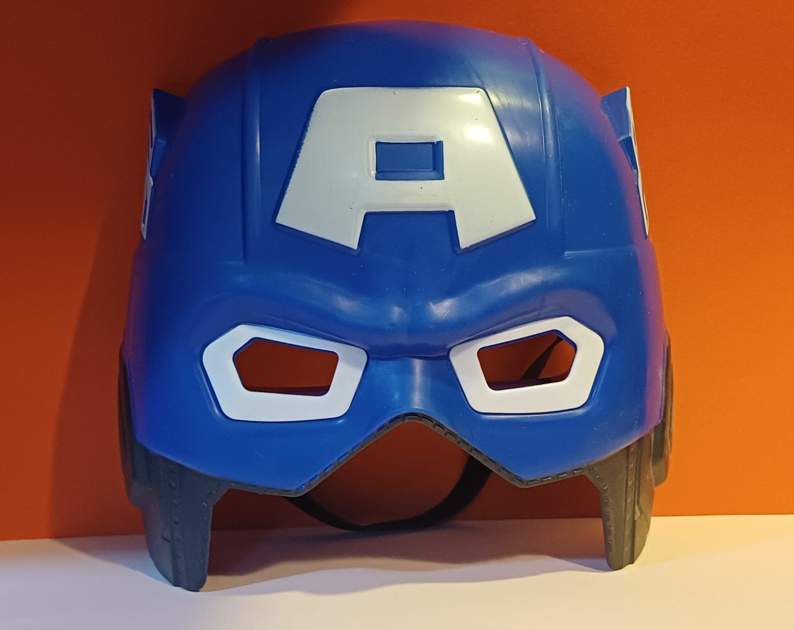 картинка Маска «Капитан Америка» светящаяся в темноте от магазина Одежда+