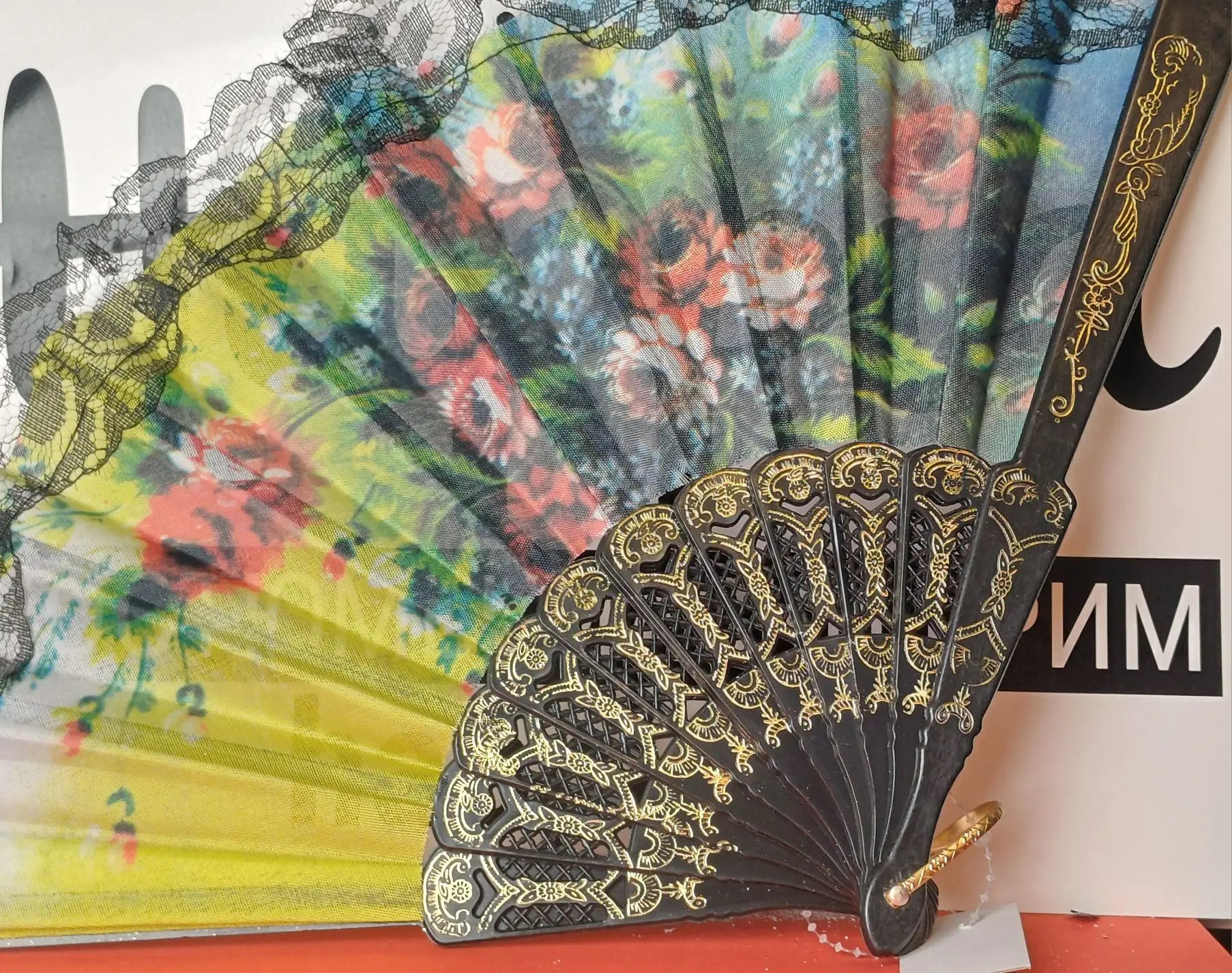 картинка Ажурный веер с цветами в ассортименте от магазина Одежда+