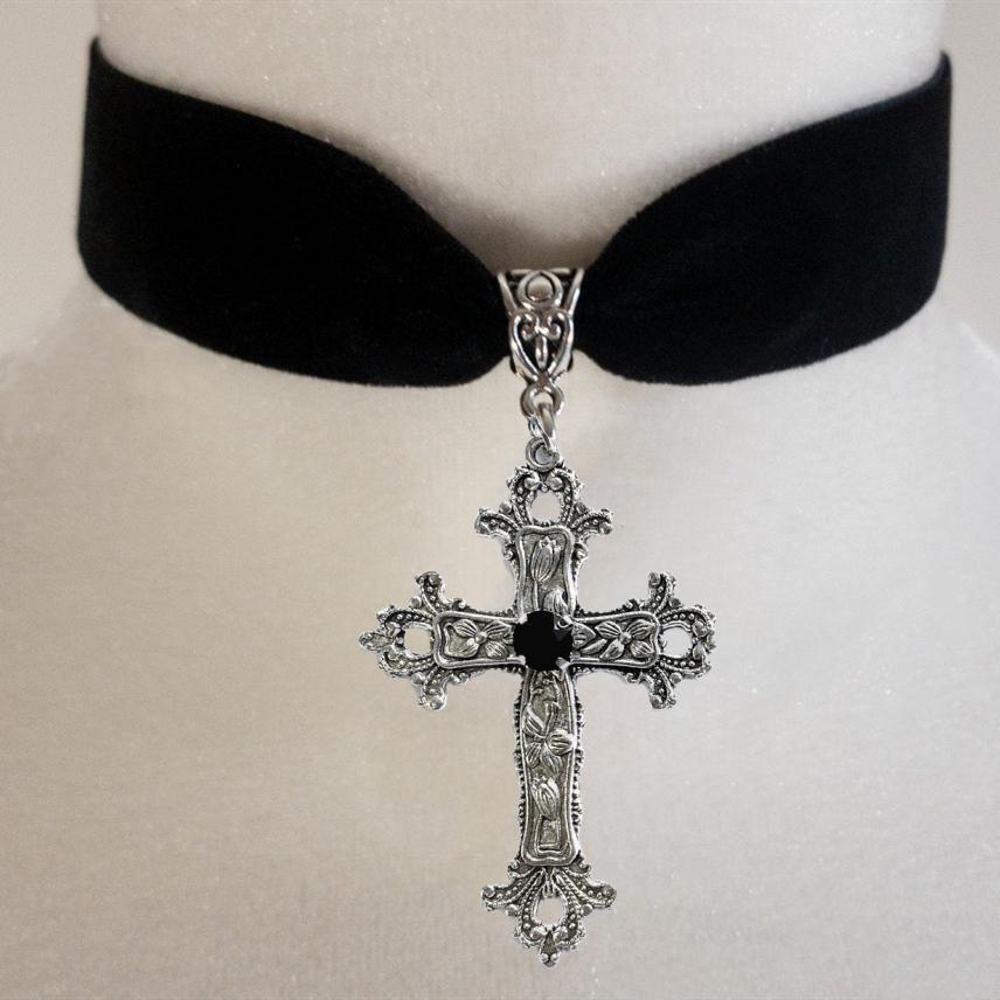 картинка Чёрный бархатный чокер с крестом от магазина Одежда+