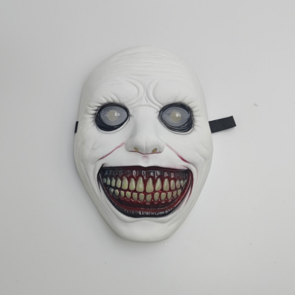 картинка Пластиковая маска демона «Улыбка» от магазина Одежда+