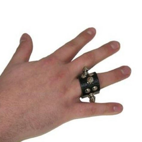 картинка Кольцо с шипами от магазина Одежда+