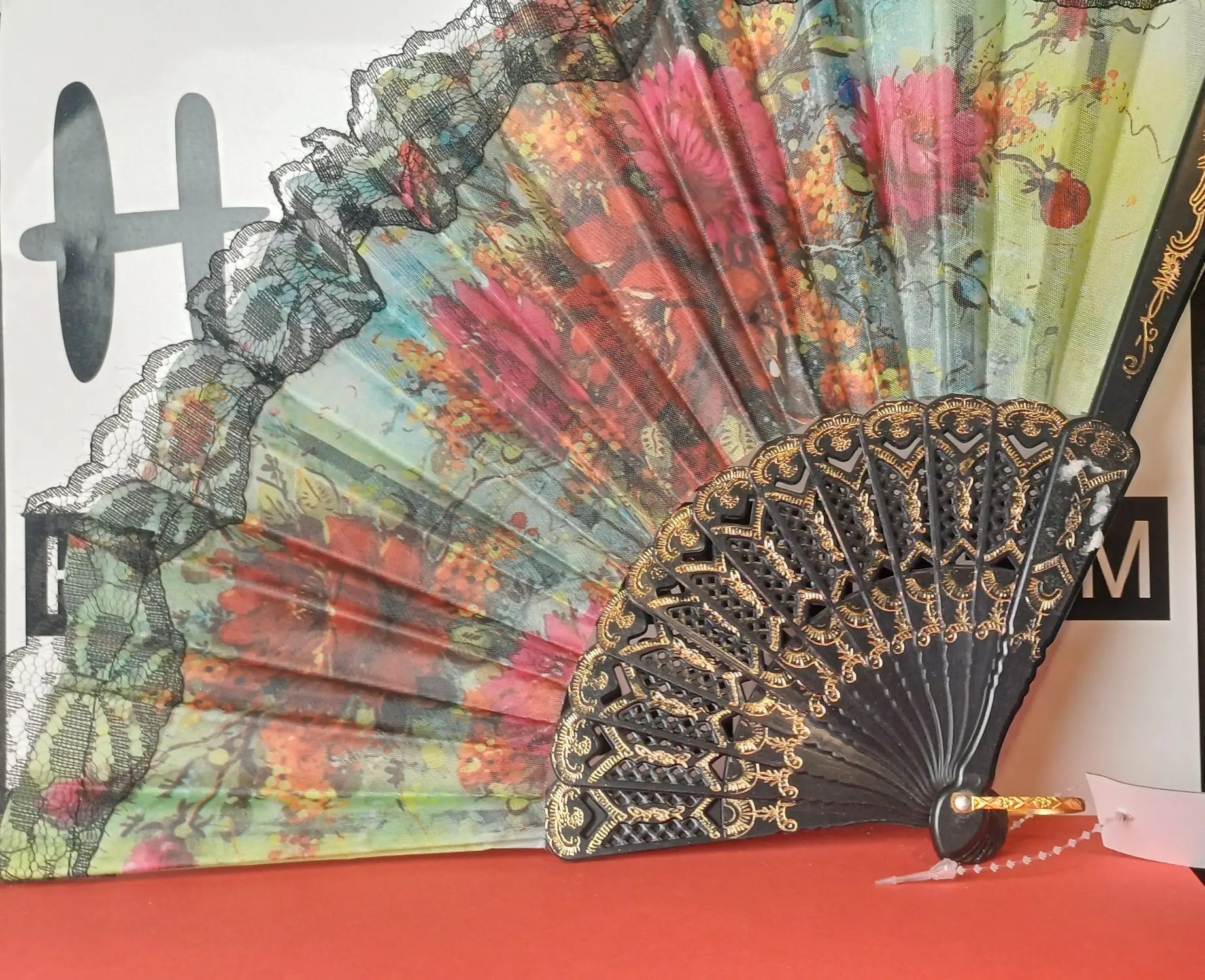 картинка Ажурный веер с цветами в ассортименте от магазина Одежда+