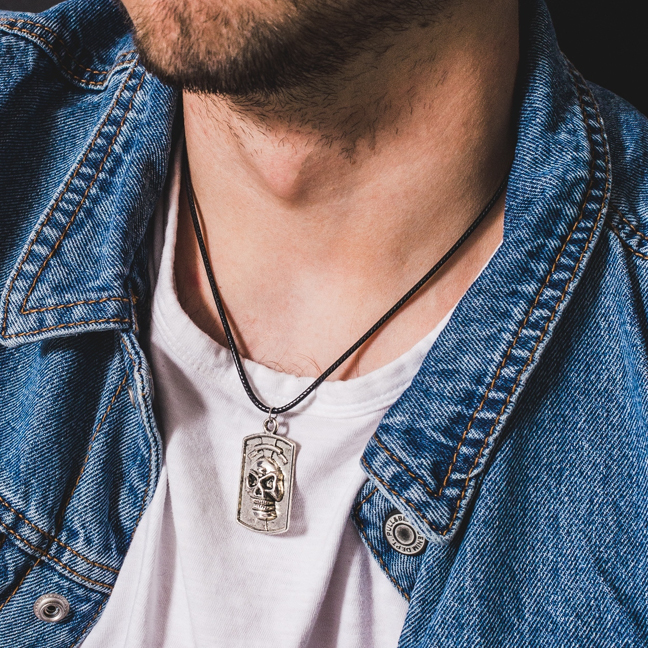 картинка Подвеска «Череп» на шнурке от магазина Одежда+