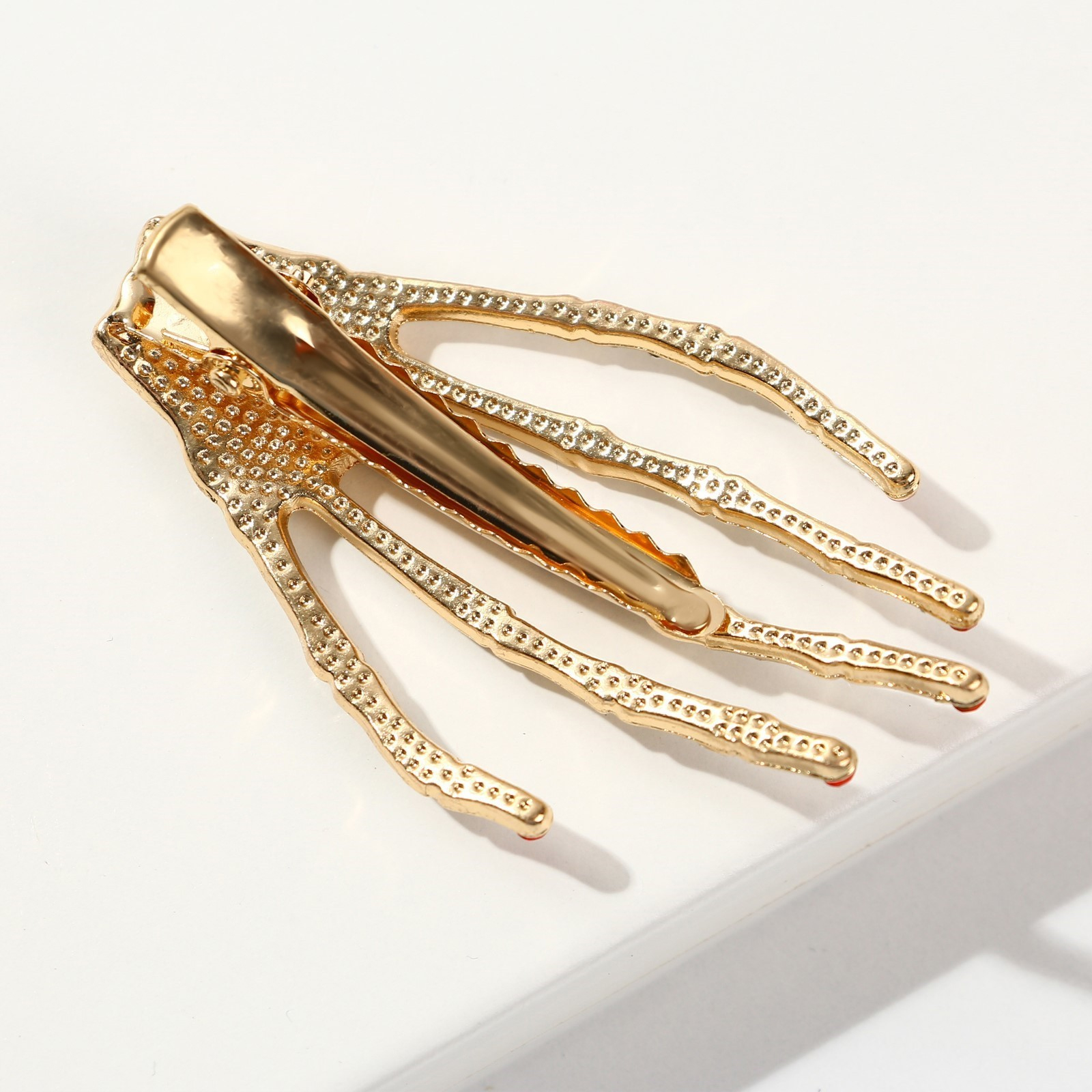 картинка Заколка «Рука скелета» от магазина Одежда+