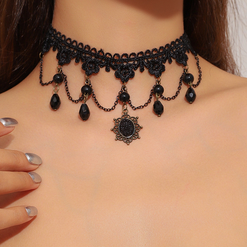 картинка Ажурный чокер с чёрными камнями от магазина Одежда+