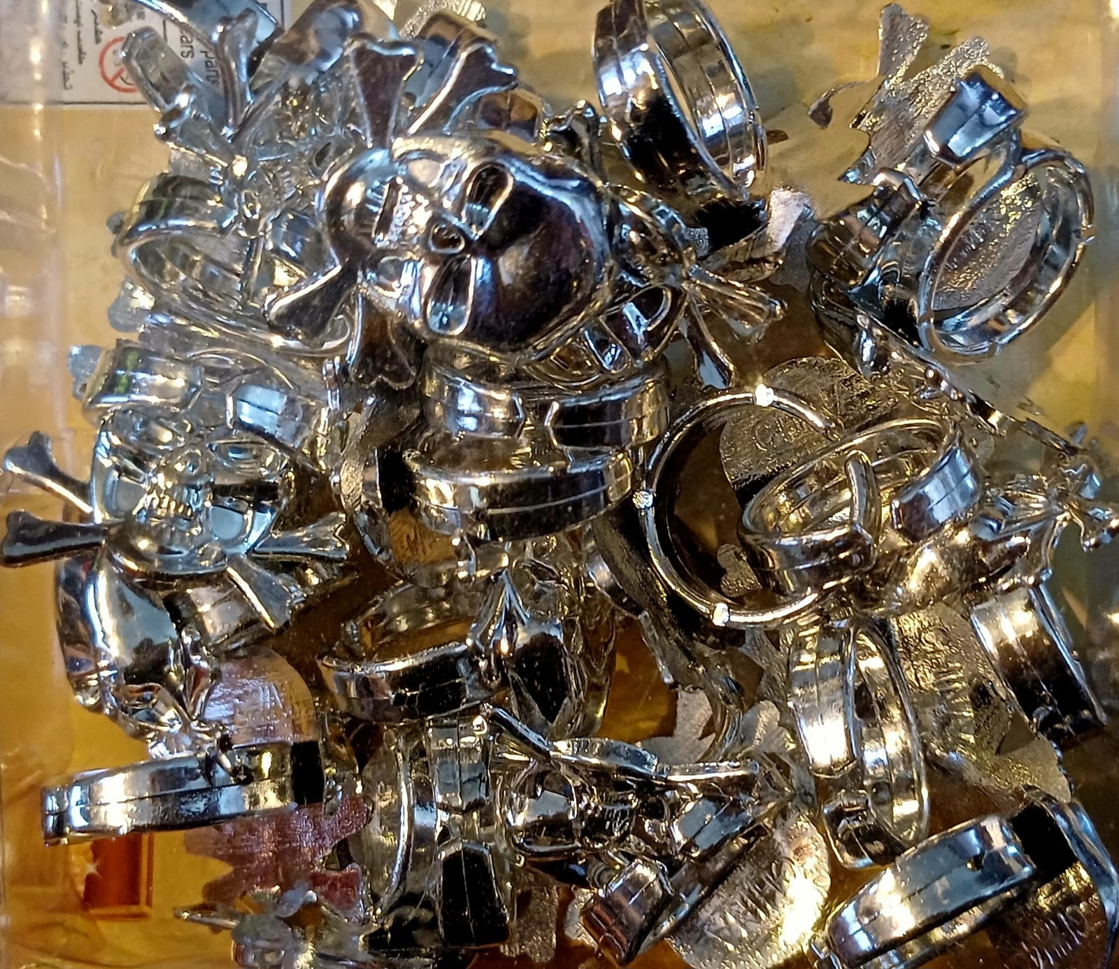 картинка Набор пиратских колец с черепами 24 шт. от магазина Одежда+