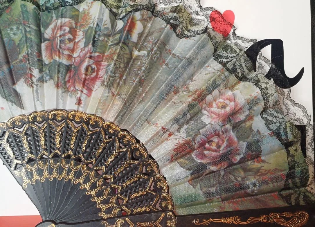 картинка Ажурный веер с цветами в ассортименте от магазина Одежда+