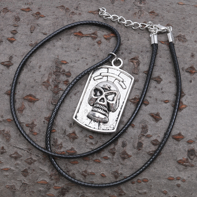 картинка Подвеска «Череп» на шнурке от магазина Одежда+