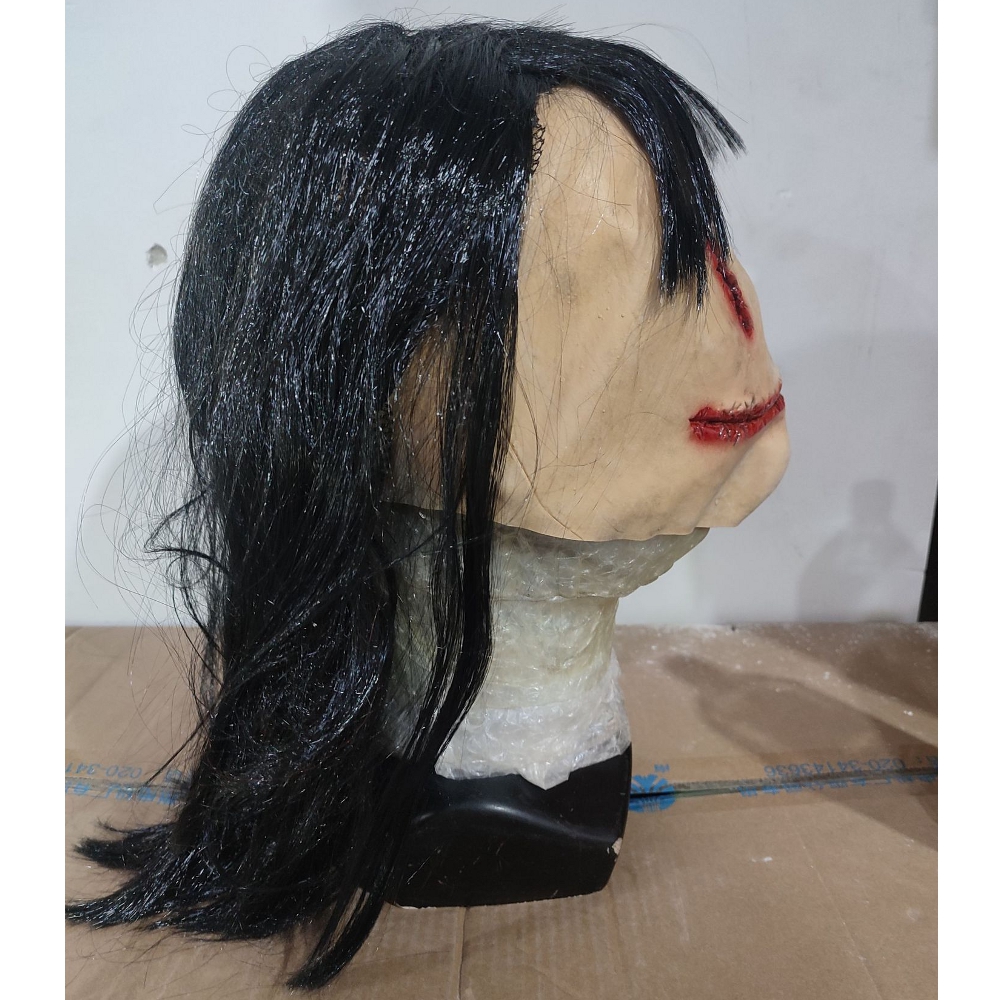 картинка Латексная маска «Кровавый смайл» с волосами от магазина Одежда+