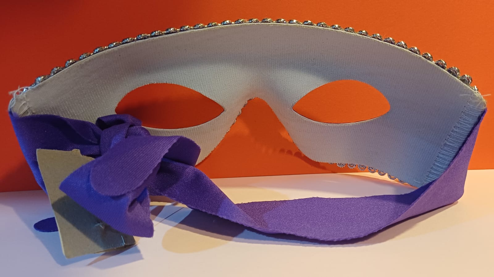 картинка Фиолетовая венецианская маска «Паутина» от магазина Одежда+