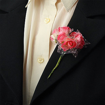 Бутоньерка для жениха «Розовые розы»
