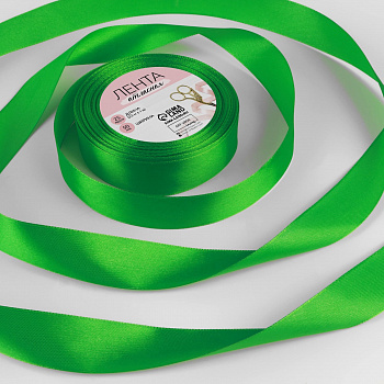 Зеленая атласная лента для упаковки подарков