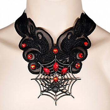 Черное ожерелье с паутиной и пауком