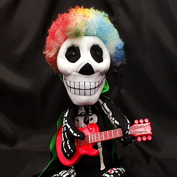 Кукла музыкальная «Скелет с гитарой»
