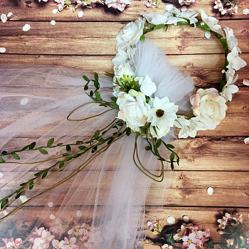 Венок невесты с фатой и белыми цветами