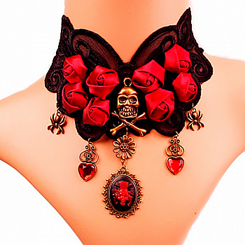 Чёрное кружевное ожерелье с розами и черепом