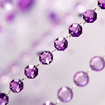 Фиолетовая гирлянда с восьмигранными кристаллами
