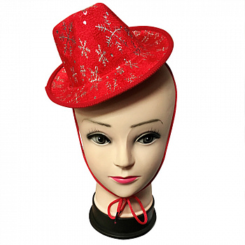 Красная новогодняя шляпка 