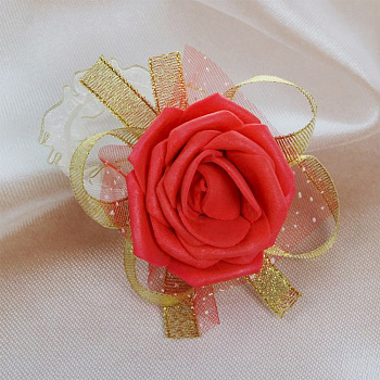Бутоньерка для подружек невесты «Коралловая роза»