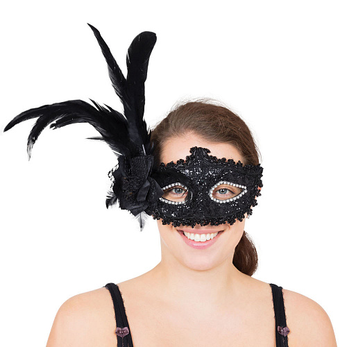 Черная венецианская маска с перьями и цветком 