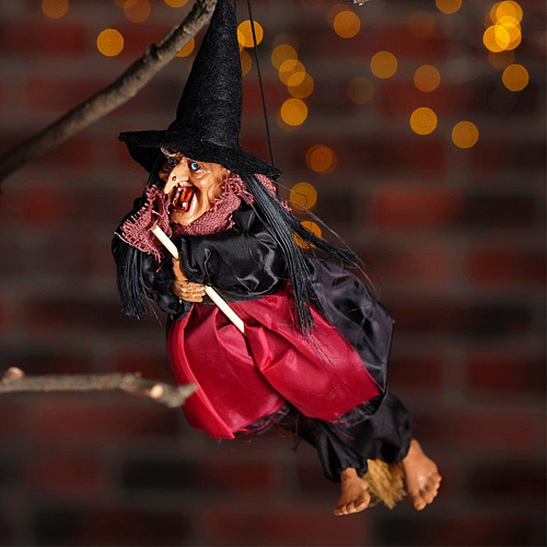 Кукла старой ведьмы - украшение на Хэллоуин