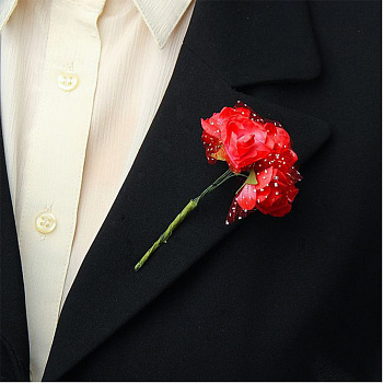 Бутоньерка для жениха «Красные розы»