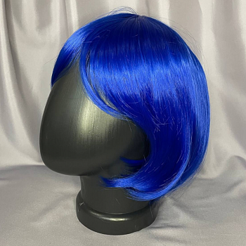 Синий парик каре с челкой