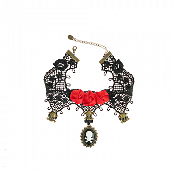 Готическое кружевное ожерелье с розами и медальоном